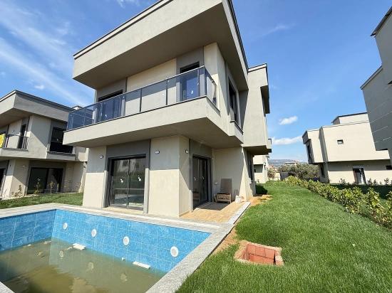 3+1 Duplex Summer House With Pool In Seferihisar Doğanbey