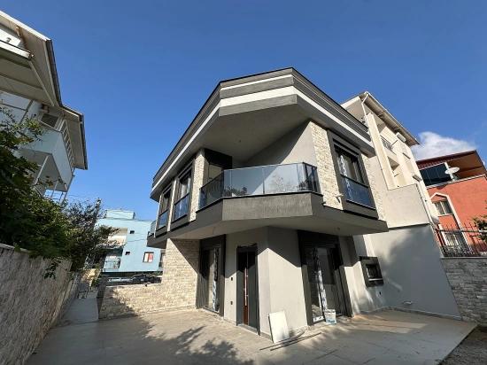 3+1 Duplex Villa With New Garden For Sale In Seferihisar Ürkmez Center