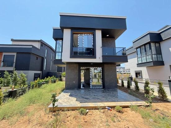 2 + 1 Villa With Detached Garden For Sale In Seferihisar Doğanbey