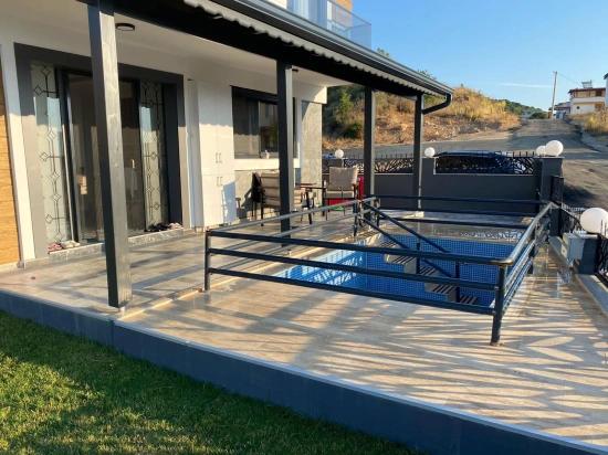 3+1 Detached Villa With Sea View And Pool For Sale In Seferihisar Doğanbey