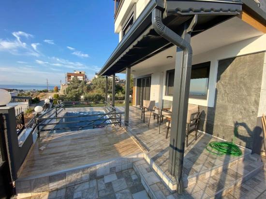 3+1 Detached Villa With Sea View And Pool For Sale In Seferihisar Doğanbey