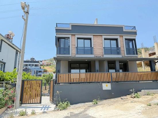 3+1 Villa With Sea View And Garden For Sale In Seferihisar Doğanbey