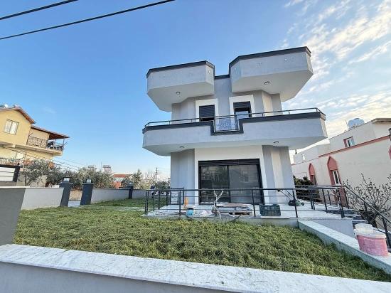 3+1 Corner Villa With Sea View And Separate Kitchen In Ürkmez