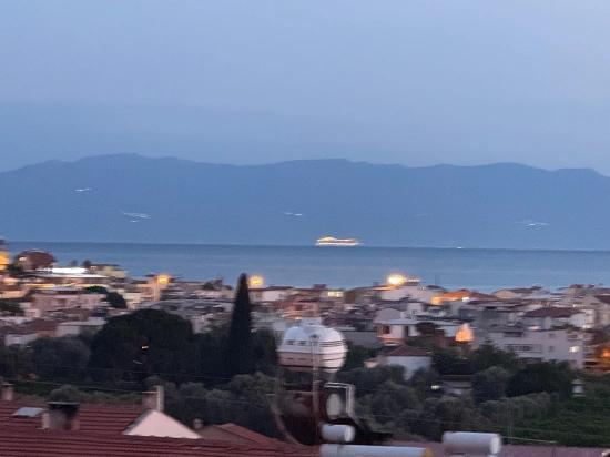 3+1 Corner Villa With Sea View And Separate Kitchen In Ürkmez