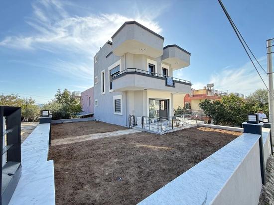 3+1 Corner Villa With Sea View And Separate Kitchen In Ürkmez