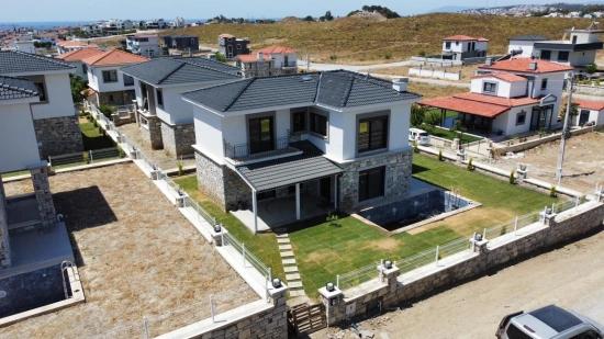 4+1 Villa With Private Pool And Luxury Fireplace For Sale In Seferihisar Akarca