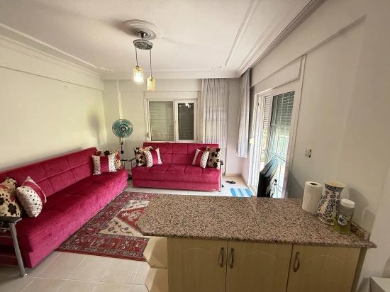 2+1 80m2 Apartment For Sale In Seferihisar Ürkmez Center, No Additional Renovation Needed