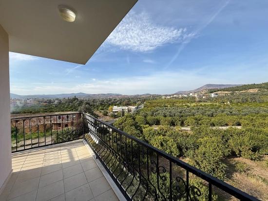 2+1 80m2 Apartment For Sale In Seferihisar Ürkmez Center, No Additional Renovation Needed