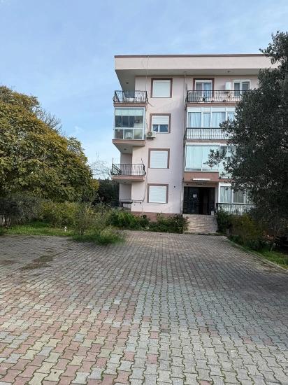 2+1 80m2 Apartment For Sale In Seferihisar Ürkmez Center, No Additional Renovation Needed