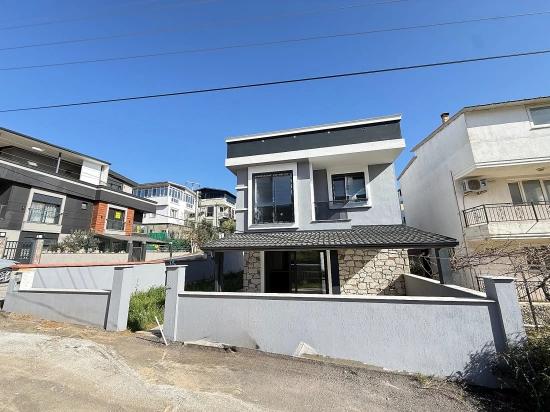 Single Detached 3+1 Villa With Garden For Sale In Doğanbey, Seferihisar