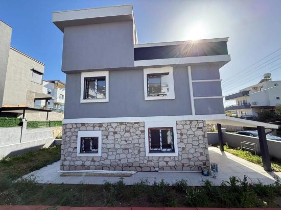Single Detached 3+1 Villa With Garden For Sale In Doğanbey, Seferihisar