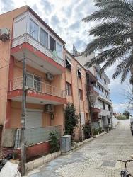 2+1 Apartment For Sale In Seferihisar Ürkmez Center, 80M2, 200M From The Sea.