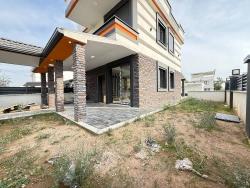 3+1 Detached Villa With Garden For Sale In Seferihisar Doğanbey Center