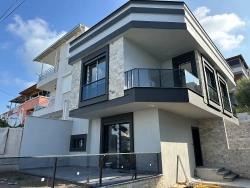 3+1 Duplex Villa With New Garden For Sale In Seferihisar Ürkmez Center