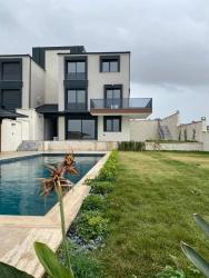 4+2 Bedroom Detached House For Sale in Düzce Nbh. Seferihisar - 750 m²