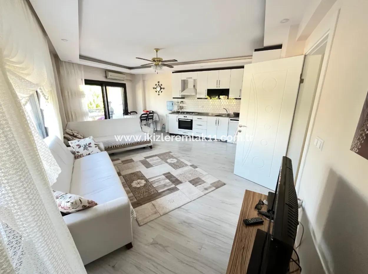 For Sale In Seferihisar Ürkmez Center 2 1 85M2 Zero 300M Apartment To The Sea
