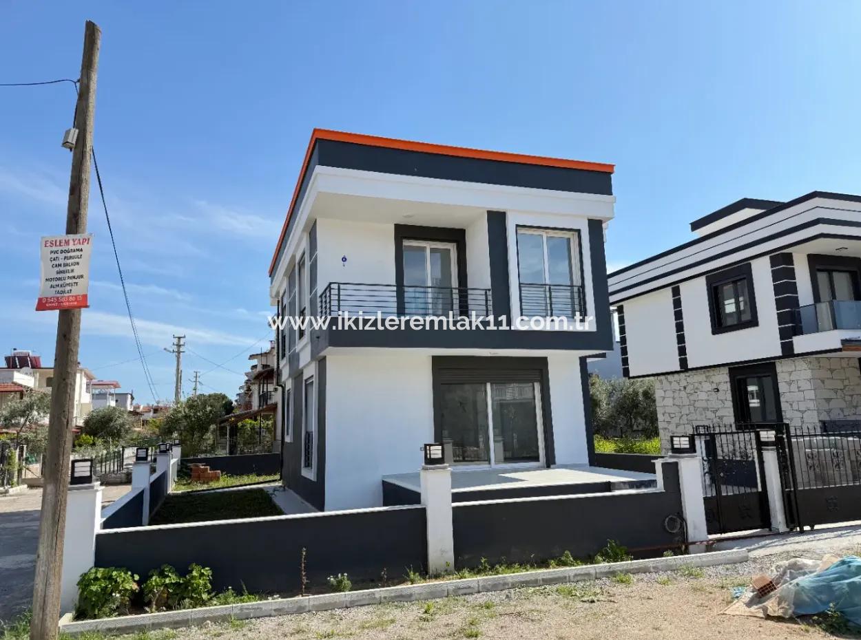 Single Detached 3 1 Duplex Cottage In 300 M2 Plot In Seferihisar Doğanbey