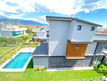 Izmir Menderes Is A Single Detached Cottage With Large Garden And 4 1 Pool Pool For Sale On The Sea Side
