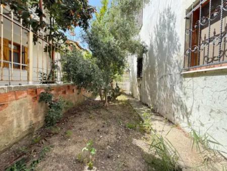 250 M To The Sea In Ürkmez, Affordable Price For Sale 3 1 Apartment With Garden