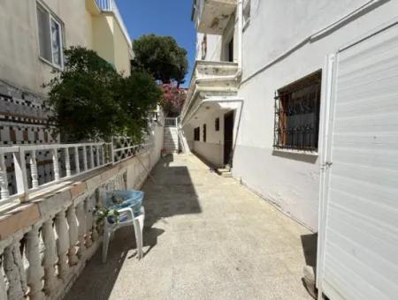 250 M To The Sea In Ürkmez, Affordable Price For Sale 3 1 Apartment With Garden