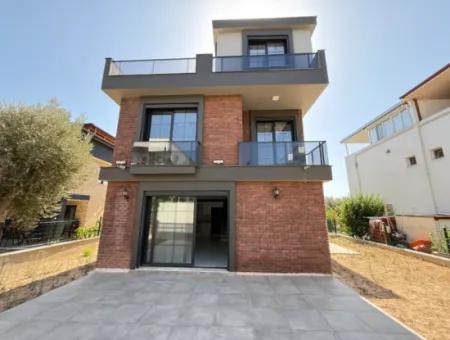3 1 Villas With Zero Large Garden For Sale In Seferihisar Ürkmez