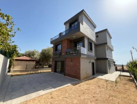 3 1 Villas With Zero Large Garden For Sale In Seferihisar Ürkmez