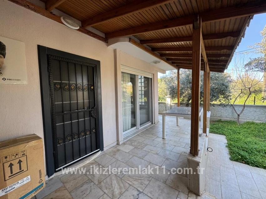 Для продажи Вилла 4+1 в Cumhuriyet Seferihisar Doğanbey - 165 m²