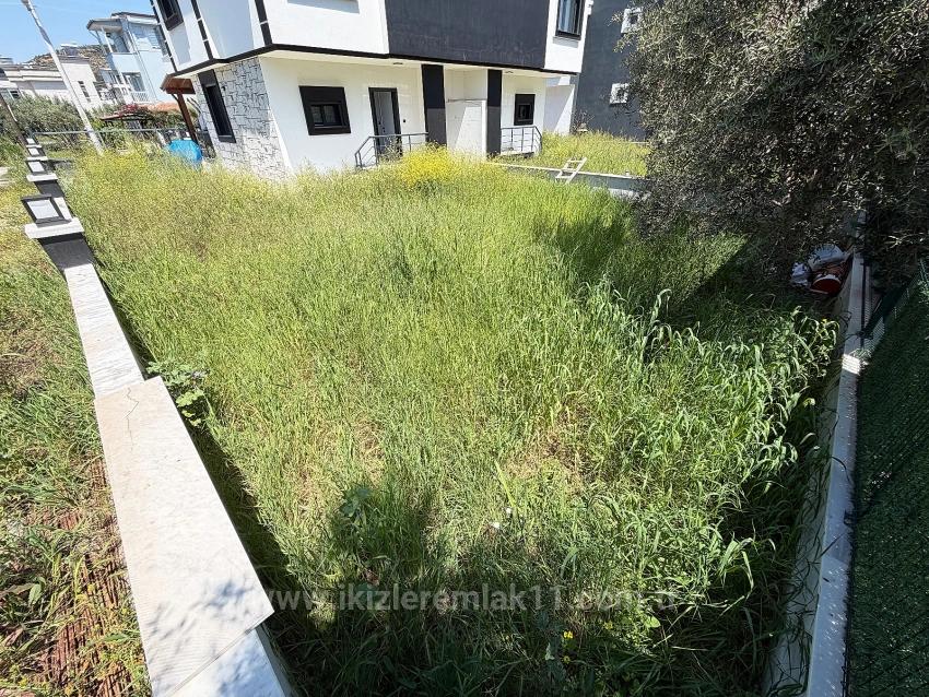 Продается Новая Вилла 3+1 С Просторным Садом Недалеко От Моря В Доганбее, Сеферихисар.