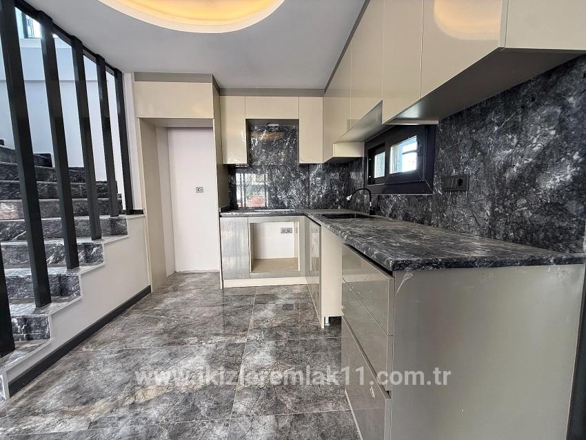 Для продажи Вилла 3+1 в Cumhuriyet Seferihisar Doğanbey - 200 m²