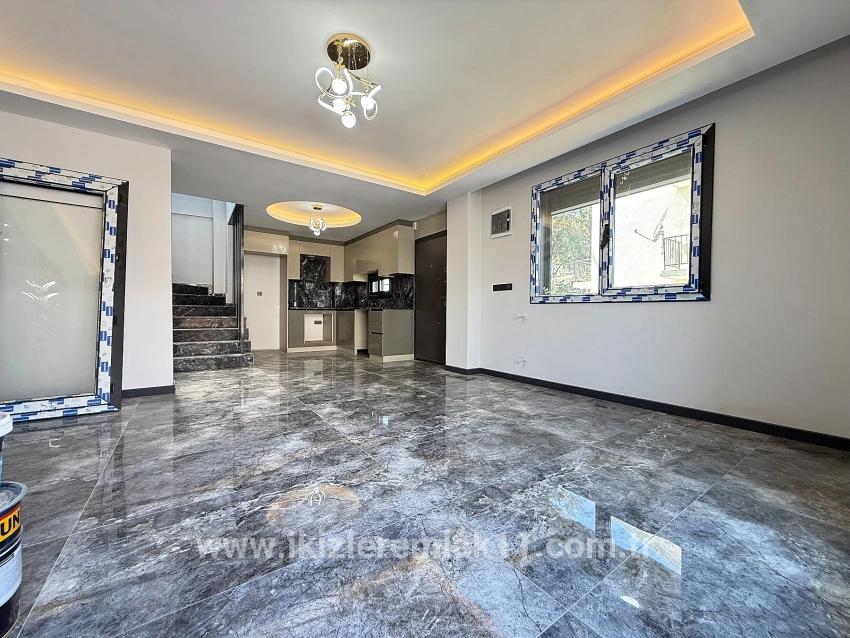Для продажи Вилла 3+1 в Cumhuriyet Seferihisar Doğanbey - 200 m²