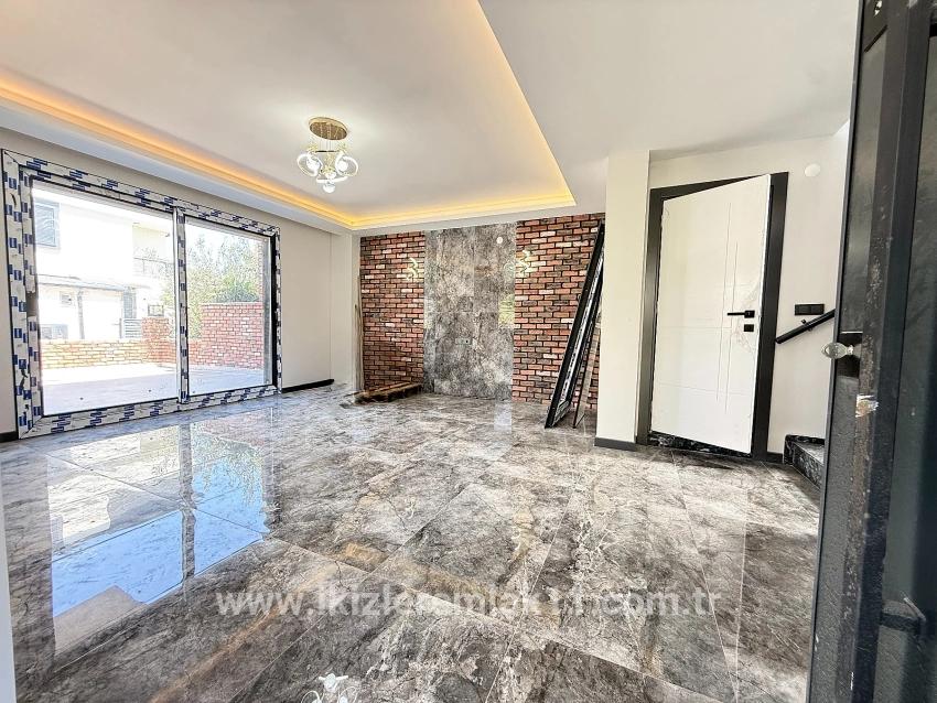 Для продажи Вилла 3+1 в Cumhuriyet Seferihisar Doğanbey - 200 m²