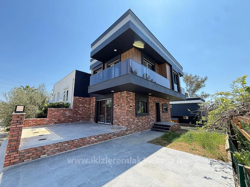 Для продажи Вилла 3+1 в Cumhuriyet Seferihisar Doğanbey - 200 m²