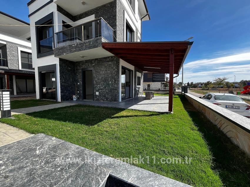 Для продажи Вилла 3+1 в Cumhuriyet Seferihisar Doğanbey - 180 m²
