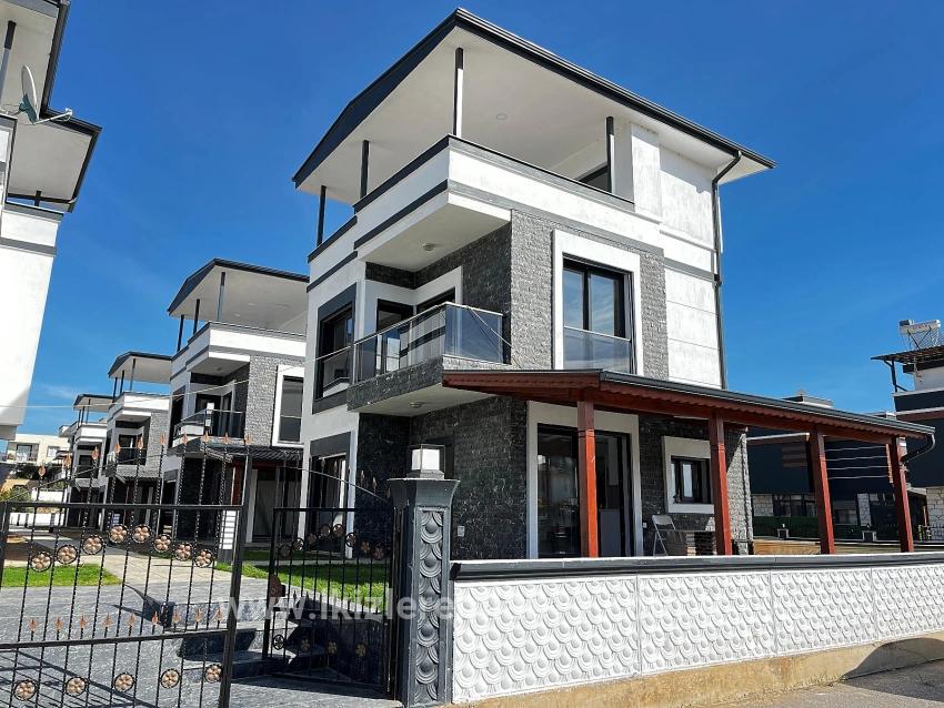 Для продажи Вилла 3+1 в Cumhuriyet Seferihisar Doğanbey - 180 m²