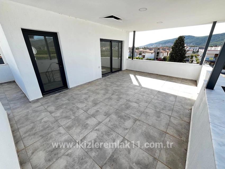 Для продажи Вилла 3+1 в Cumhuriyet Seferihisar Doğanbey - 180 m²