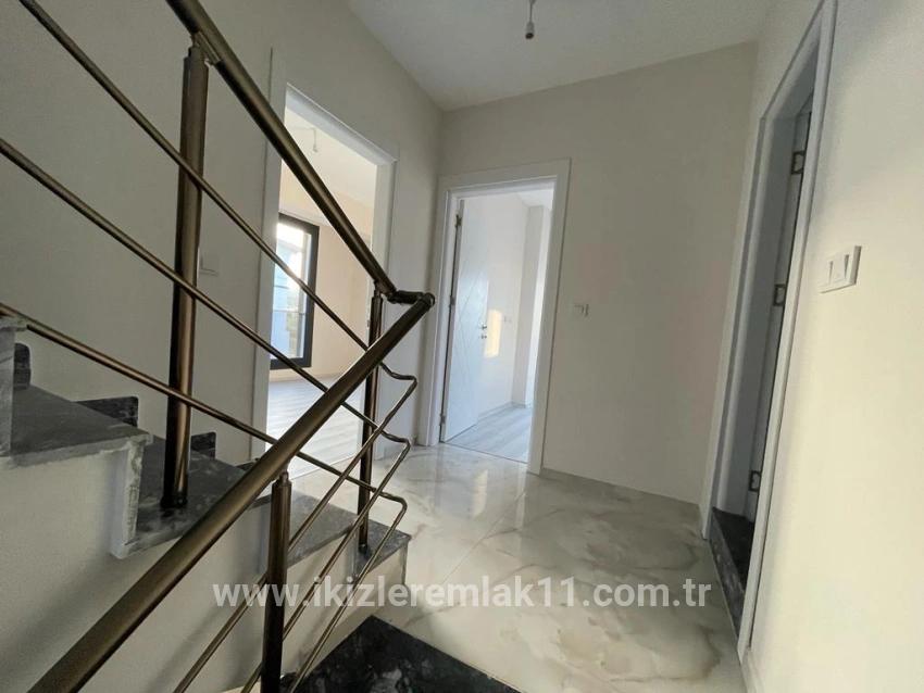 Для продажи Вилла 3+1 в Cumhuriyet Seferihisar Doğanbey - 180 m²