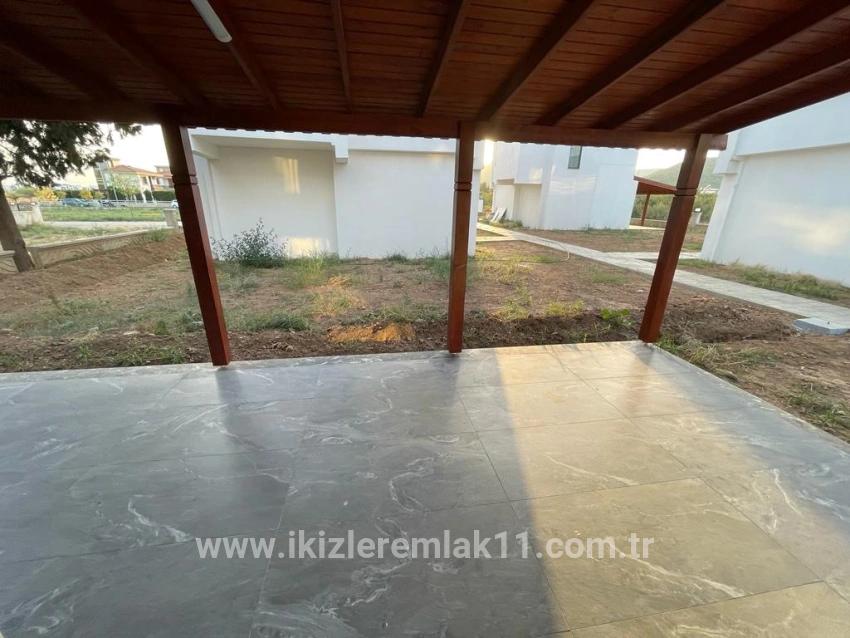 Для продажи Вилла 3+1 в Cumhuriyet Seferihisar Doğanbey - 180 m²