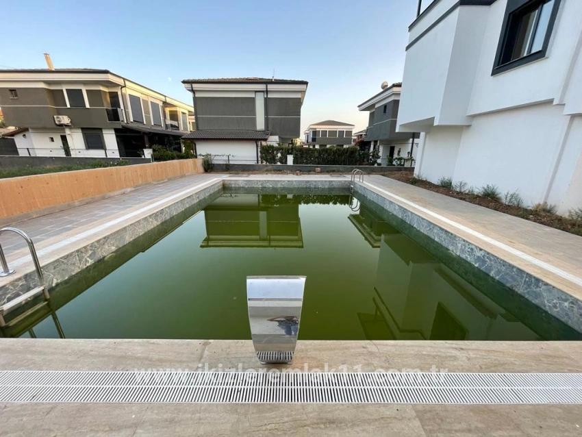 Для продажи Вилла 3+1 в Cumhuriyet Seferihisar Doğanbey - 180 m²