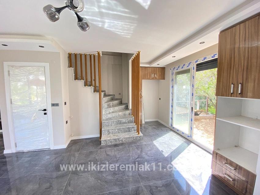 Для продажи Вилла 3+1 в Cumhuriyet Seferihisar Doğanbey - 200 m²