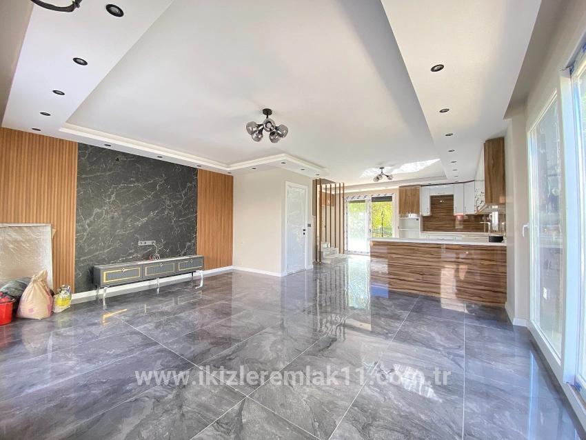 Для продажи Вилла 3+1 в Cumhuriyet Seferihisar Doğanbey - 200 m²