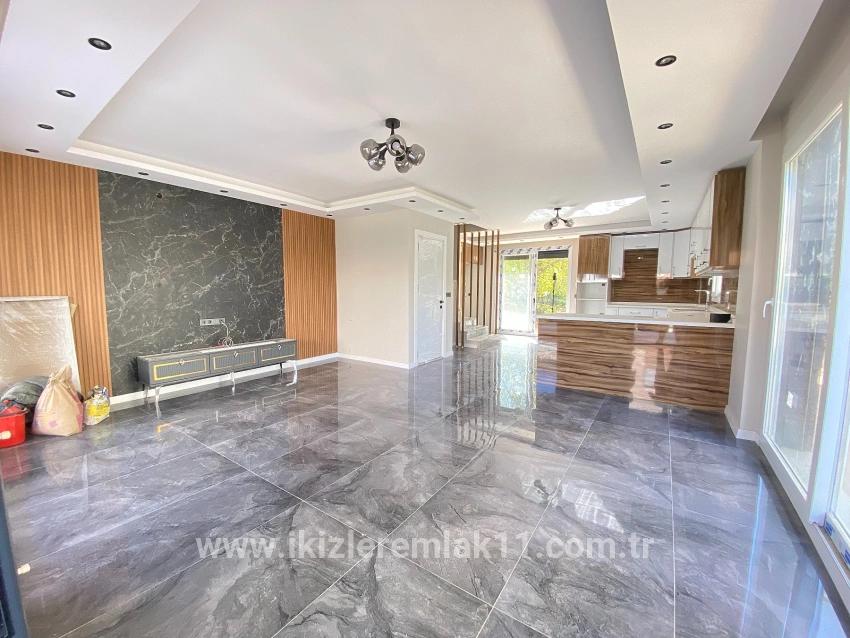 Для продажи Вилла 3+1 в Cumhuriyet Seferihisar Doğanbey - 200 m²