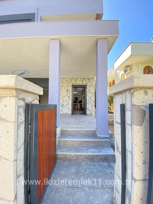 Для продажи Вилла 3+1 в Cumhuriyet Seferihisar Doğanbey - 200 m²