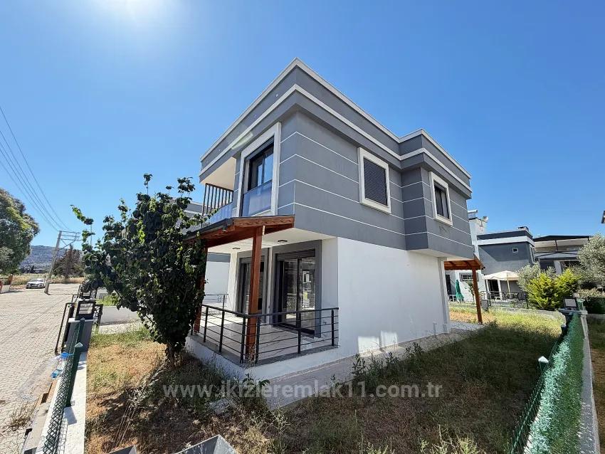 Для Продажи Вилла 3+1 в Cumhuriyet Seferihisar Doğanbey - 300 m²