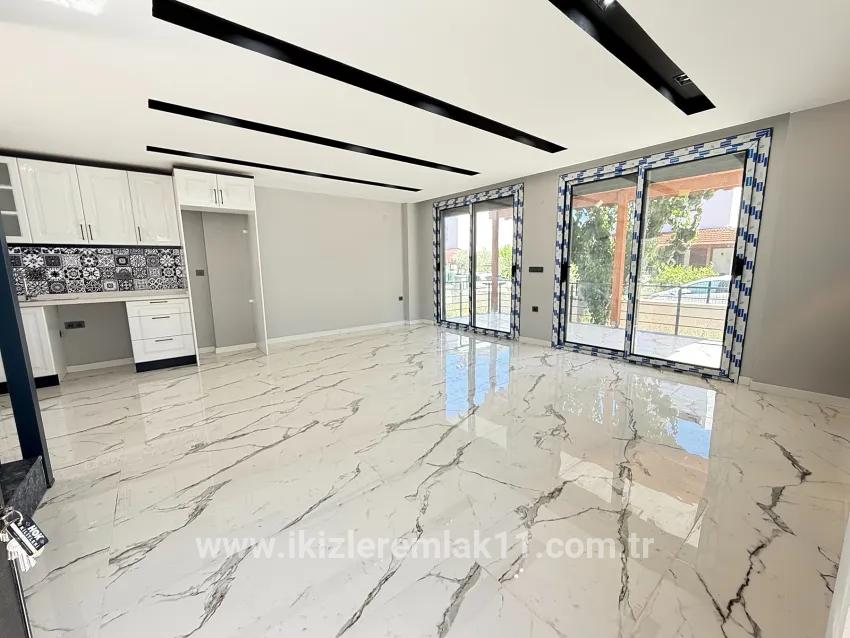 Для продажи Вилла 3+1 в Cumhuriyet Seferihisar Doğanbey - 300 m²