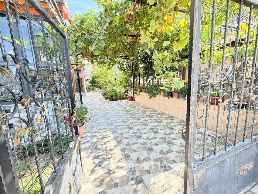 Для продажи Семейный дом 3+1 в Cumhuriyet Seferihisar Doğanbey - 180 m²