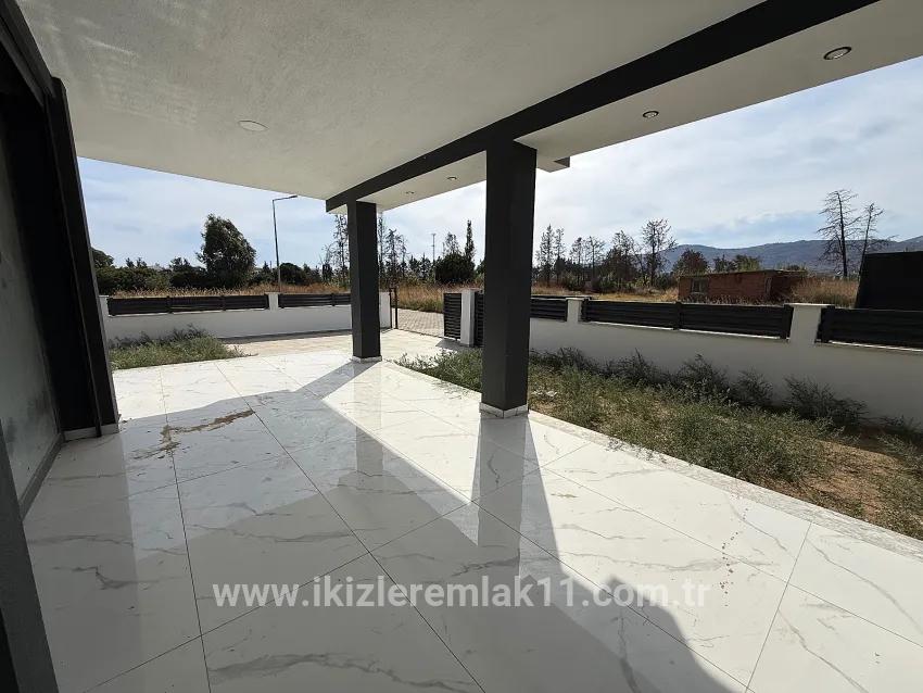Для продажи Вилла 3+1 в Cumhuriyet Seferihisar Doğanbey - 180 m²
