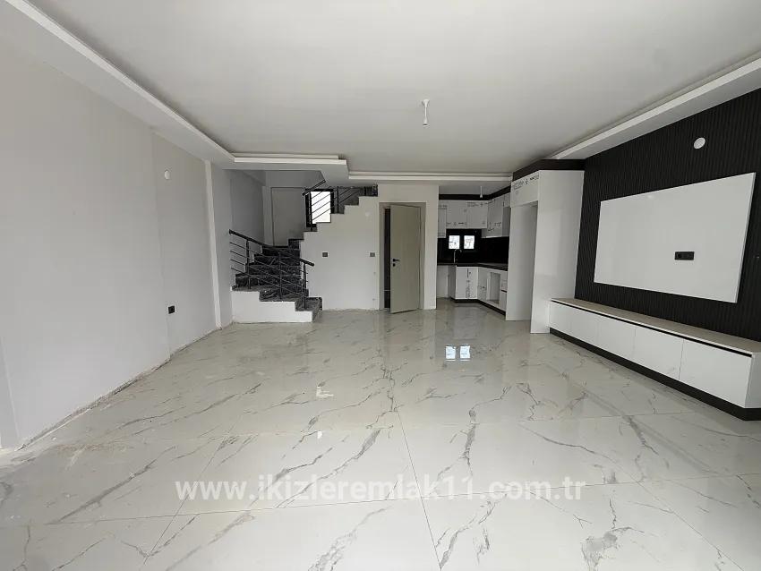 Для продажи Вилла 3+1 в Cumhuriyet Seferihisar Doğanbey - 180 m²