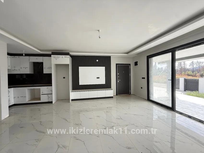 Для продажи Вилла 3+1 в Cumhuriyet Seferihisar Doğanbey - 180 m²