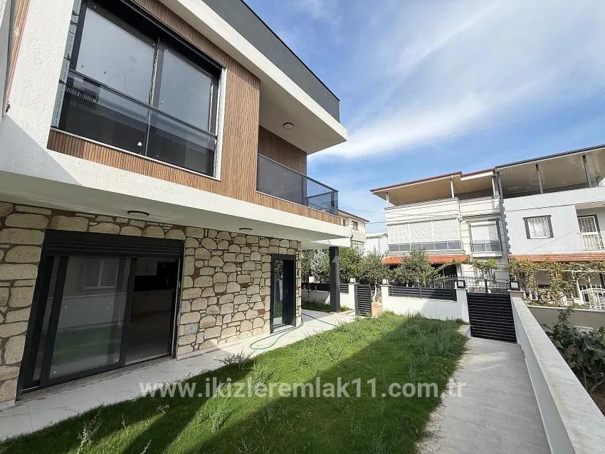 Для продажи Летний 3+1 в Cumhuriyet Seferihisar Doğanbey - 180 m²