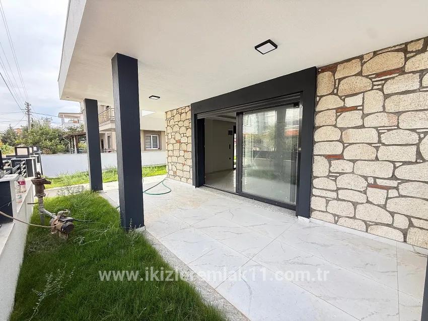 Для продажи Летний 3+1 в Cumhuriyet Seferihisar Doğanbey - 180 m²